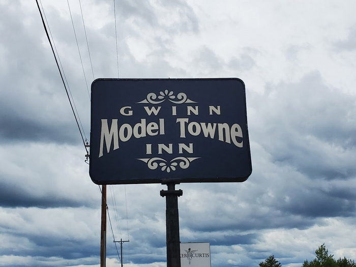 Model Towne Inn (Model Town Motel) - Real Estate Photos